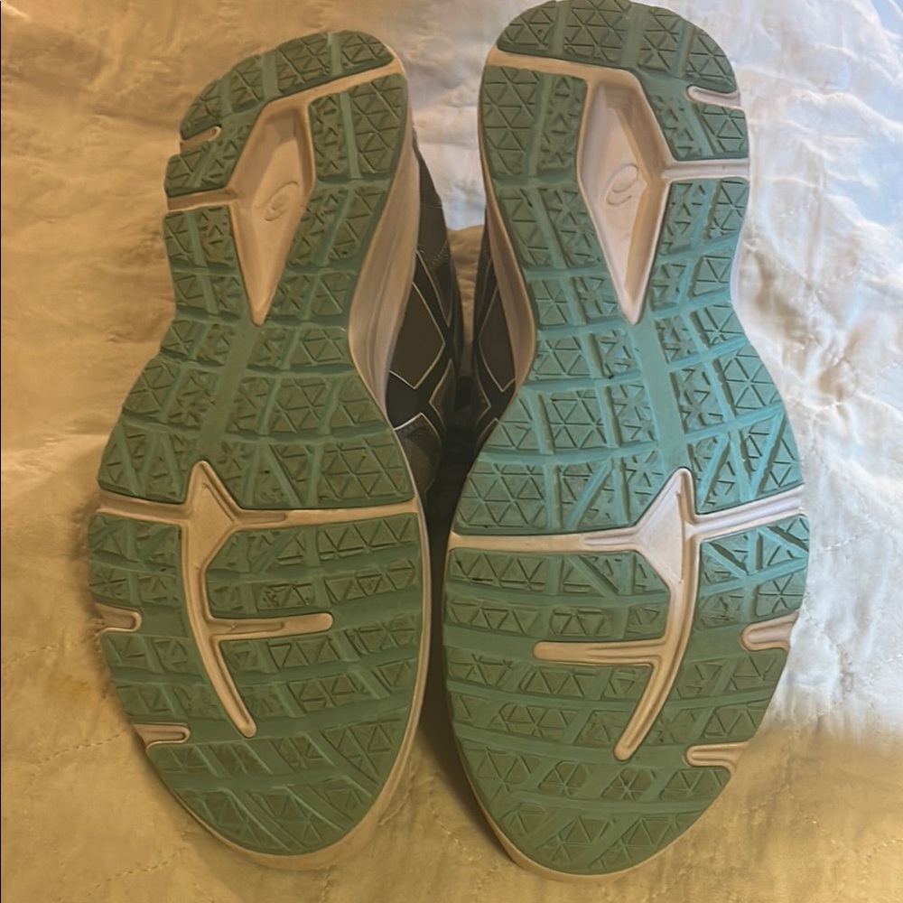 Asics Gel Torrance women’s Gray Athletic Shoes Modern Knit Design - Picture 5 of 9
